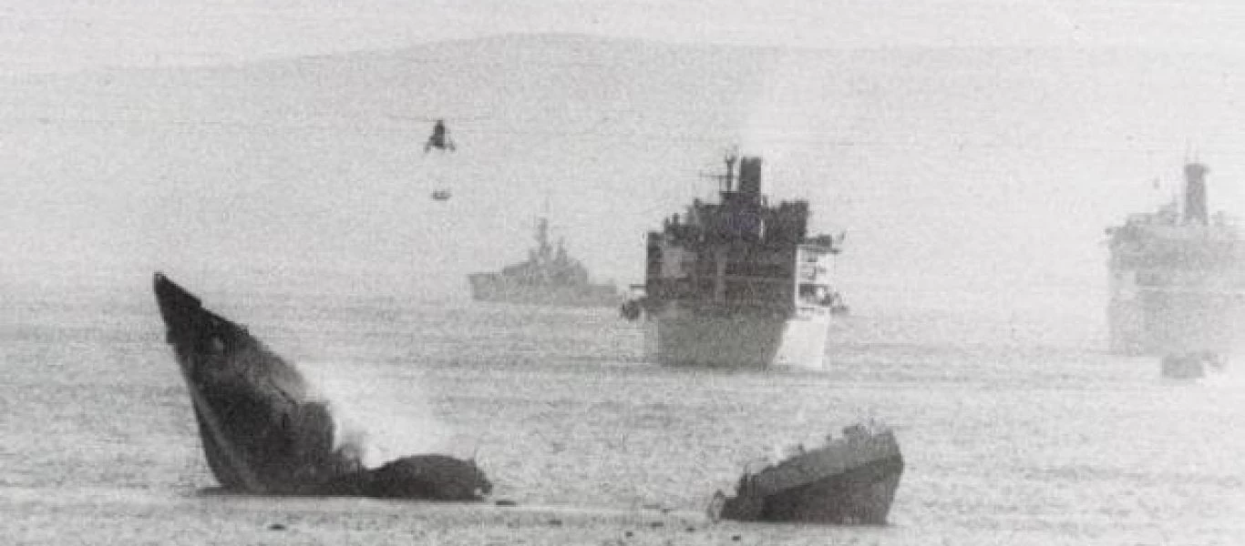 Πόλεμος στα Φώκλαντς: Η Αργεντινή βυθίζει με πυραύλους Exocet το πολεμικό πλοίο HMS Sheffield (βίντεο)